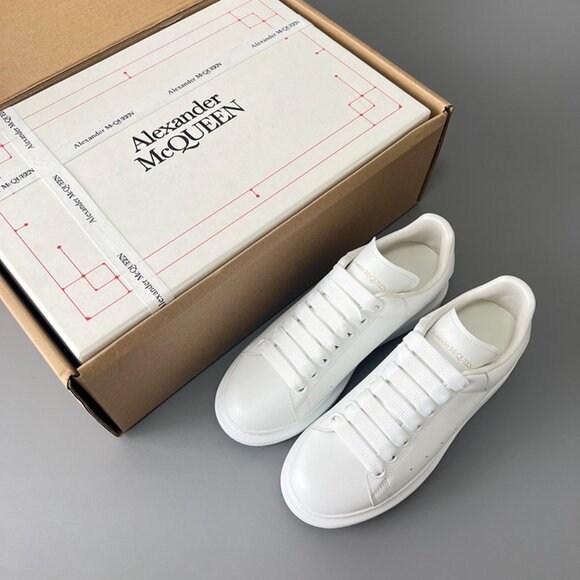 Alexander McQueen Womens Sneakers in White - Picture 9 of 9